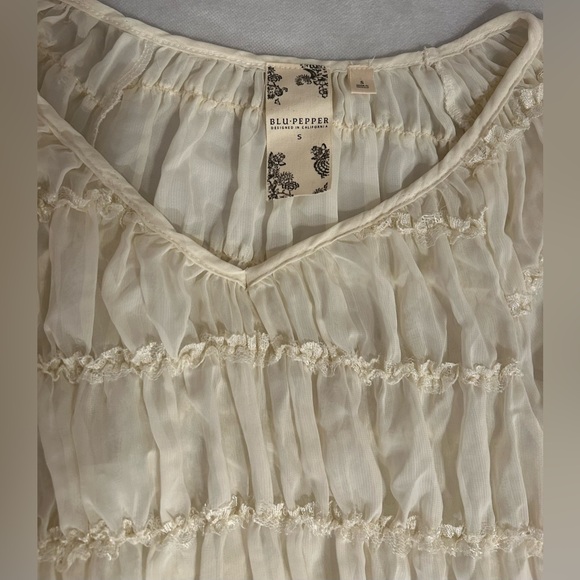 Blu Pepper Böhme Sheer v-neck cream blouse w/elastic at the cuffs.  Size S - Picture 13 of 15